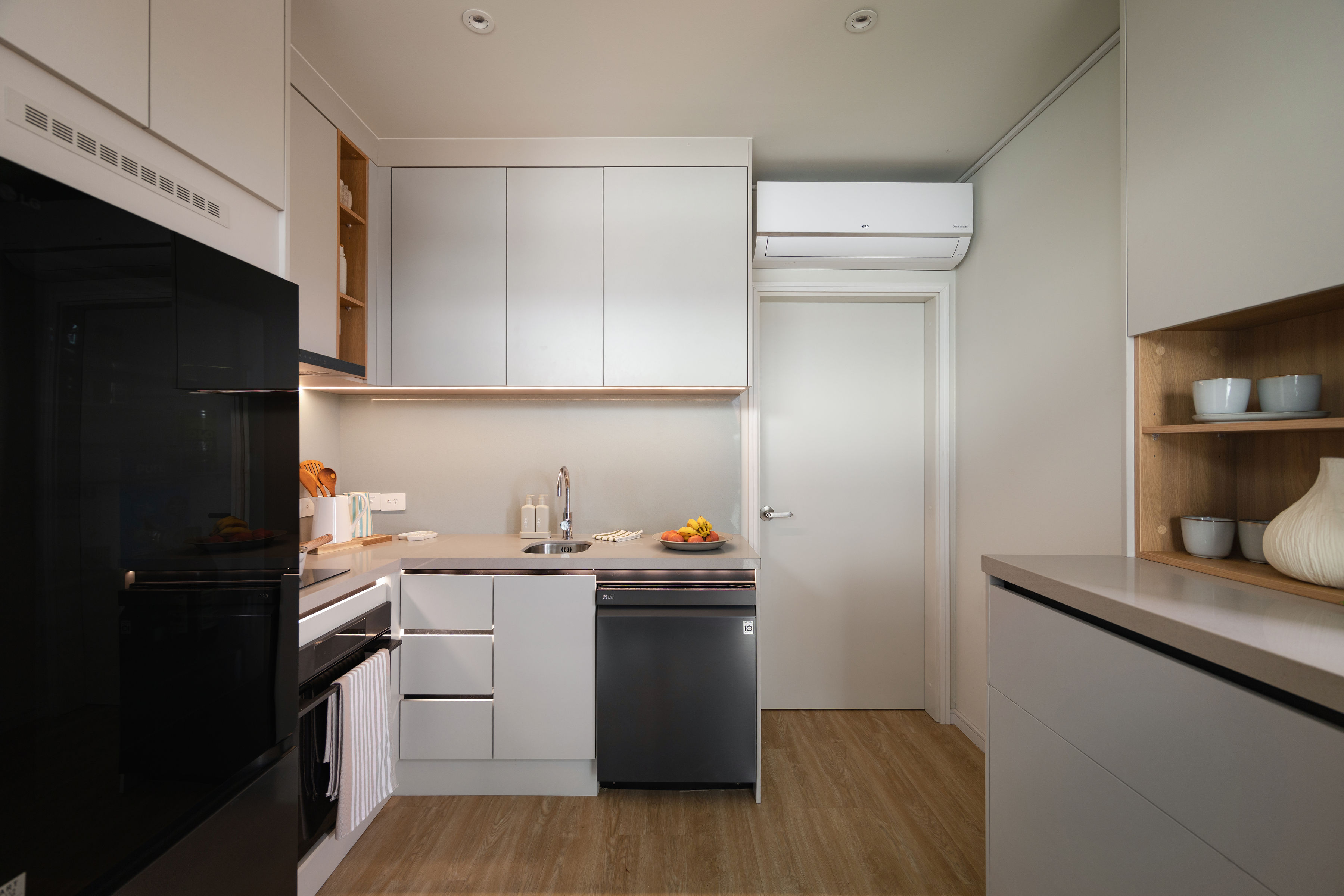 OHOME · Kitchen · full view