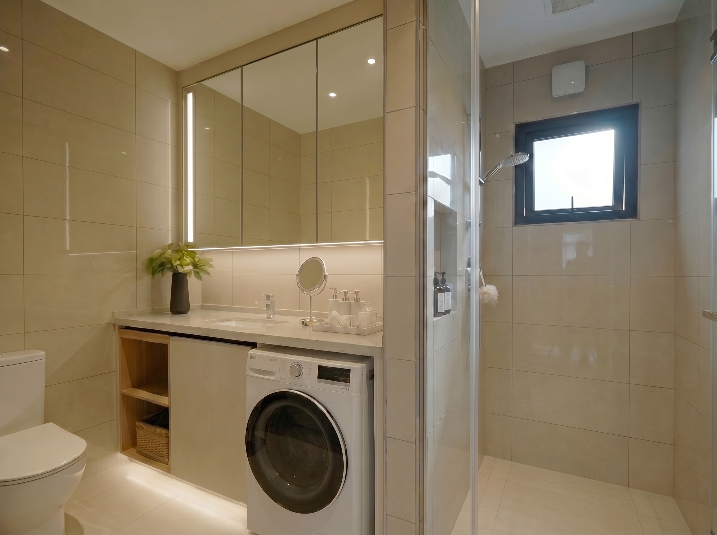 Walk-in shower with full-height tiling